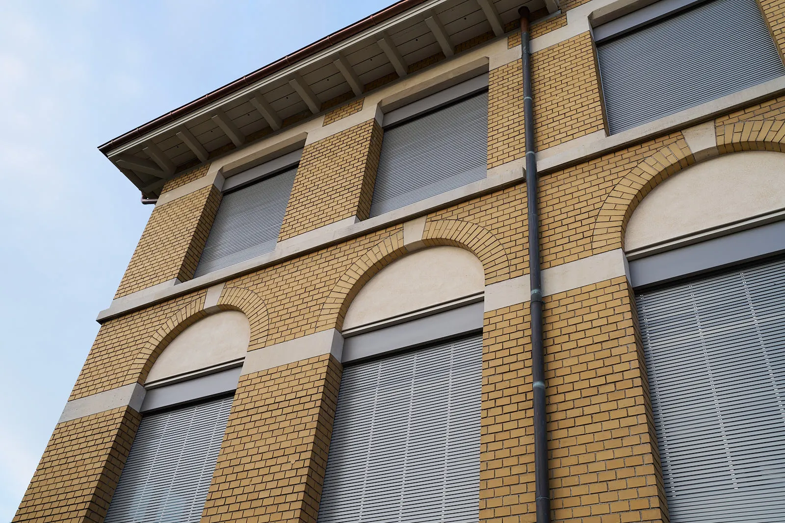 Villa «Im Kloster»: Fassade mit Fensterbögen
